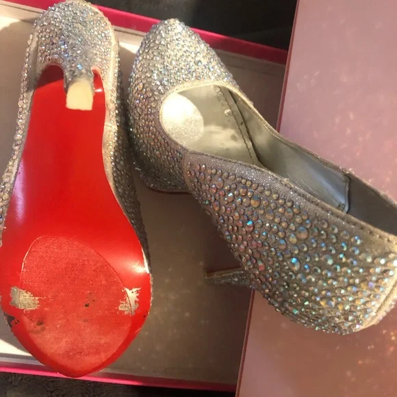 PROM SHOES!!! Beautiful daffodil Red bottoms, Size 6! - Picture 8 of 14